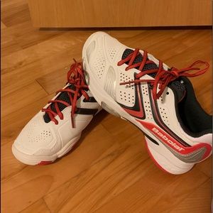 Woman tennis shoes perfect condition used twice.